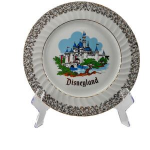 Vintage 10 inch Disneyland Cinderella’s Castle Hanging Plate Made in Japan